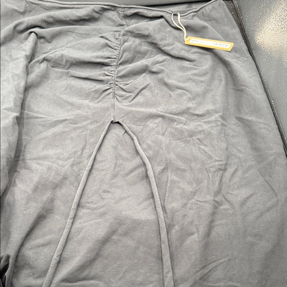SKIMS Onyx Black new 4x swim skirt. gorgeous slit on the side.